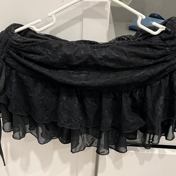 black miniskirt - Picture 2 of 2